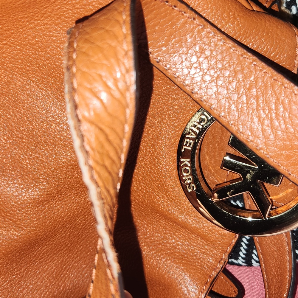 Michael Kors Burnt Orange Leather Shoulder Bag Gold Hardware. Magnetic Closer. - Picture 7 of 8